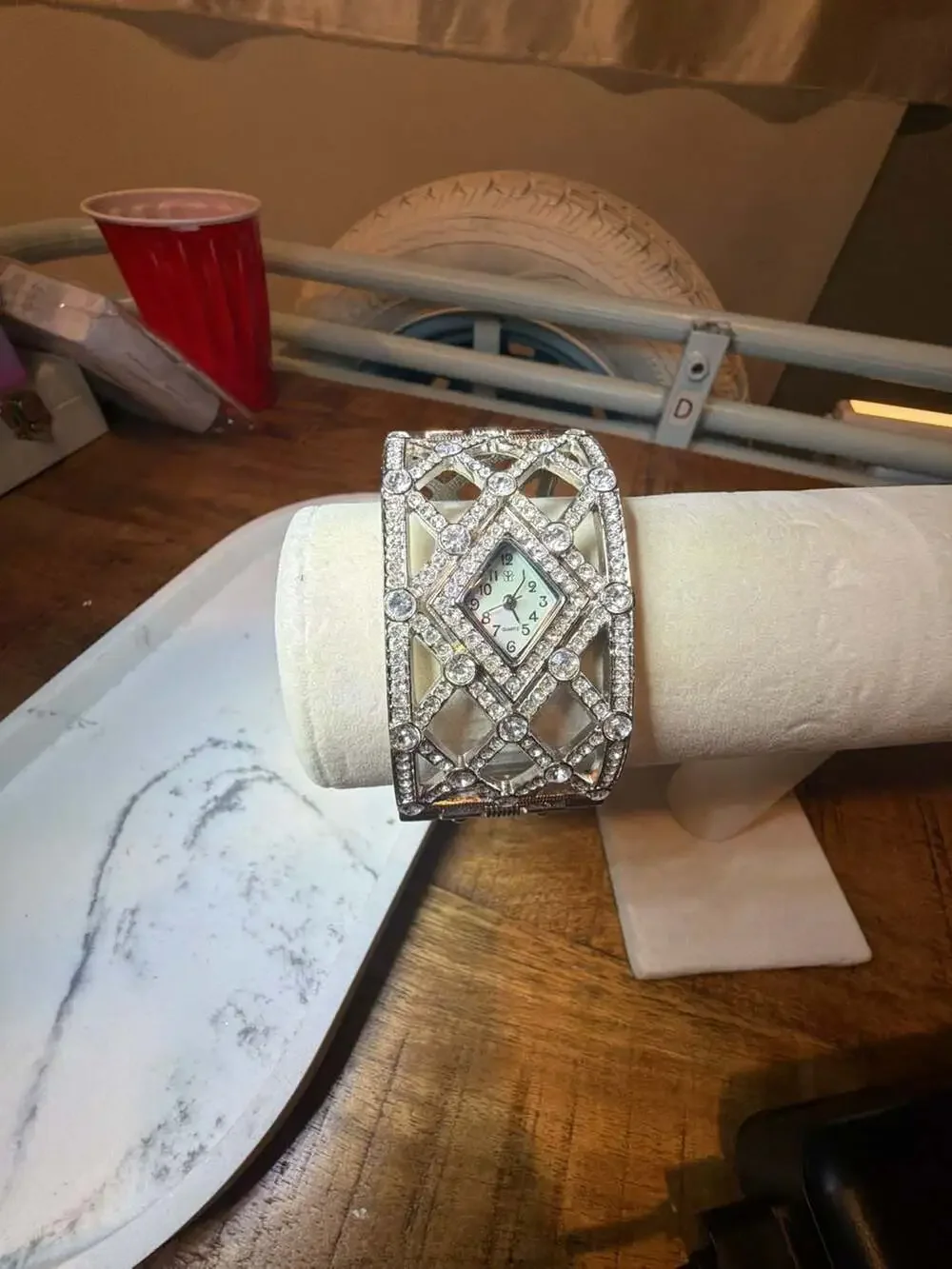 Unknown silver tone